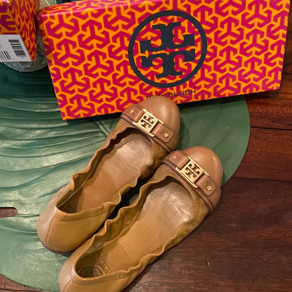 Ambrose ballet slipper Tory Burch in royal tan size 7.5.